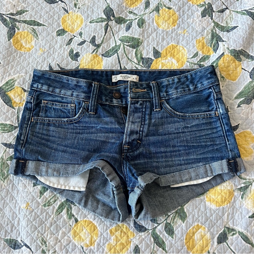 A&F denim shorts😇